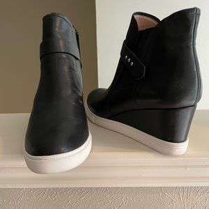 L.Paolo athleisure shoes with built in wedge